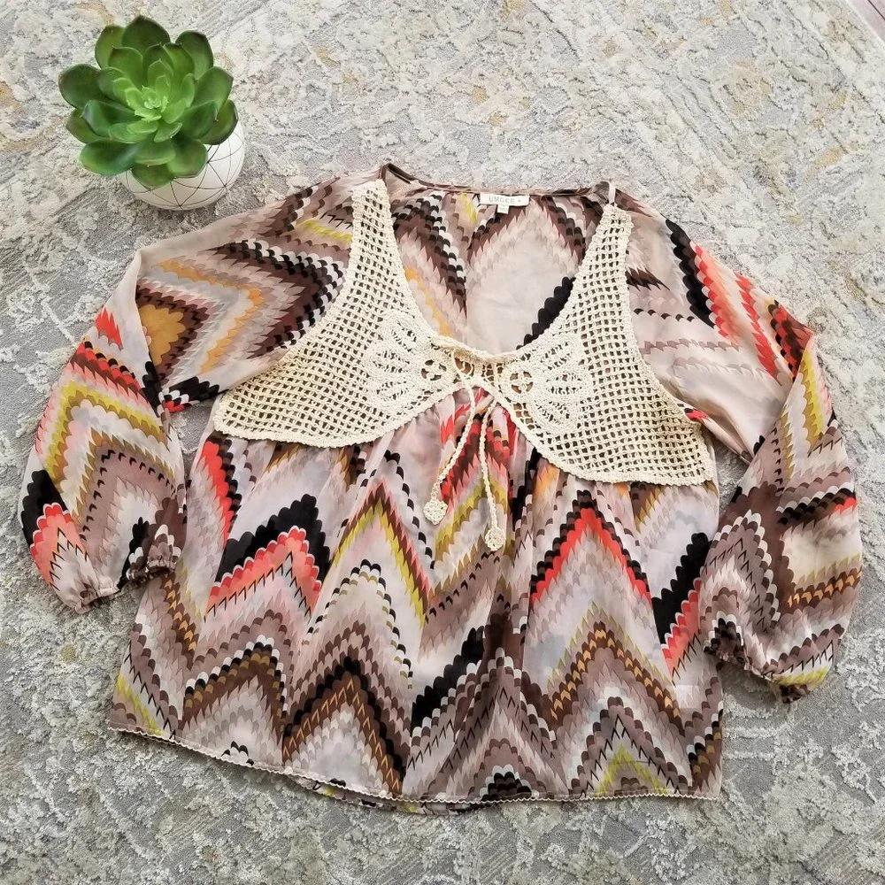 Umgee Brand Top Blouse Tan Brown Coral Chartreuse Multi Chevron Print Size 1XL - Picture 7 of 12